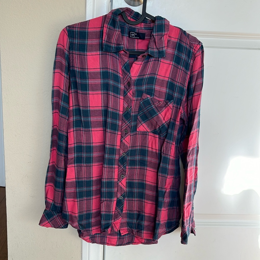 🎉FREE w/ purchase🎉Gap plaid top